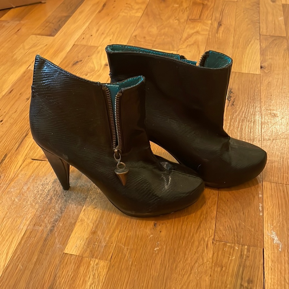 EUC vintage Christian Siriano for Payless heeled booties!